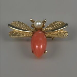 Vintage Textured Gold Tone Coral Bee Insect Statent Piece Brooch Pearl Head